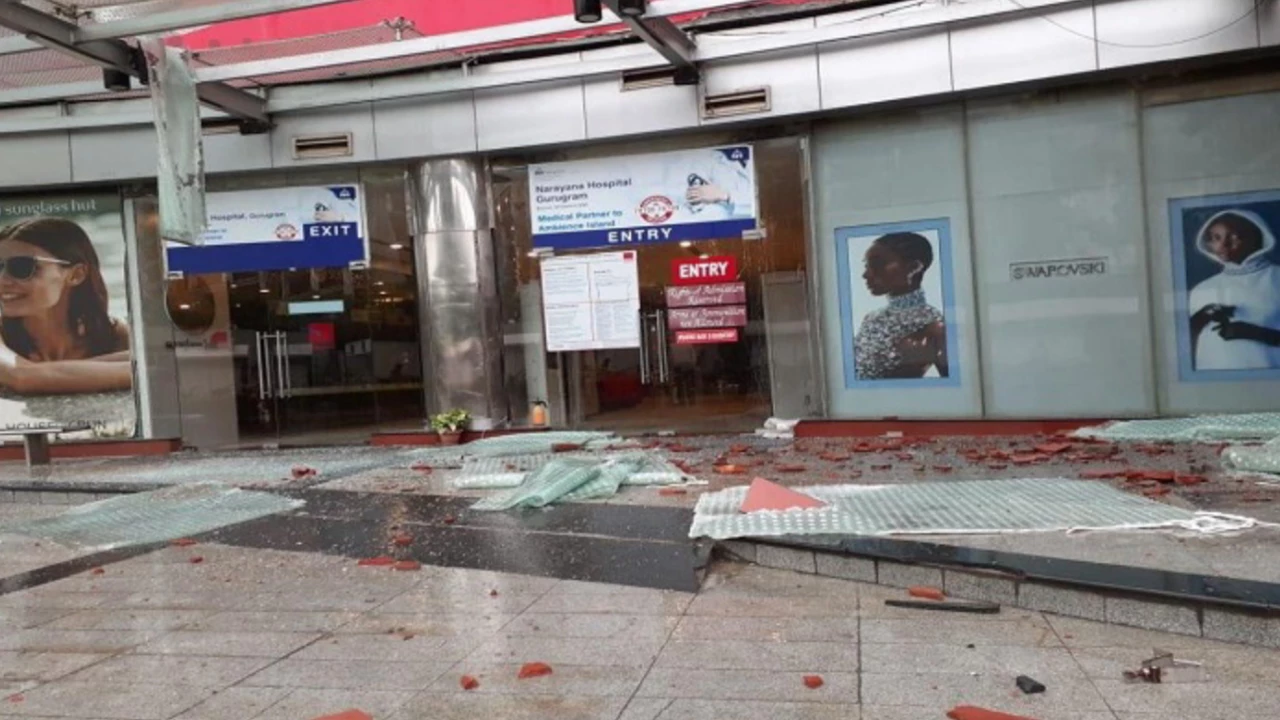 गुरुग्राम में DTP ने किया मॉल सील, तोडा़ अवैध गेट