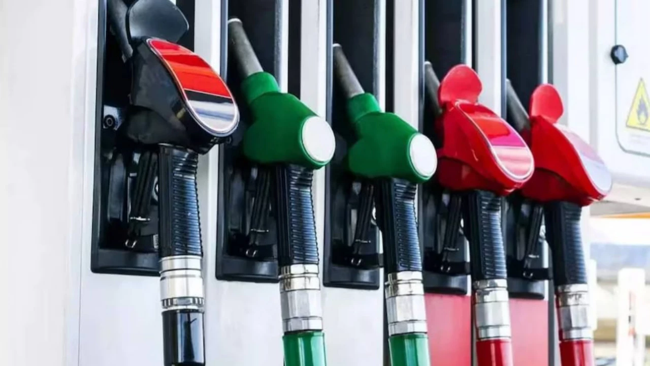 जानें देशभर में क्या हैं पेट्रोल डीजल के भाव, यहां हैं तेल कंपनियों की आज की अपडेट