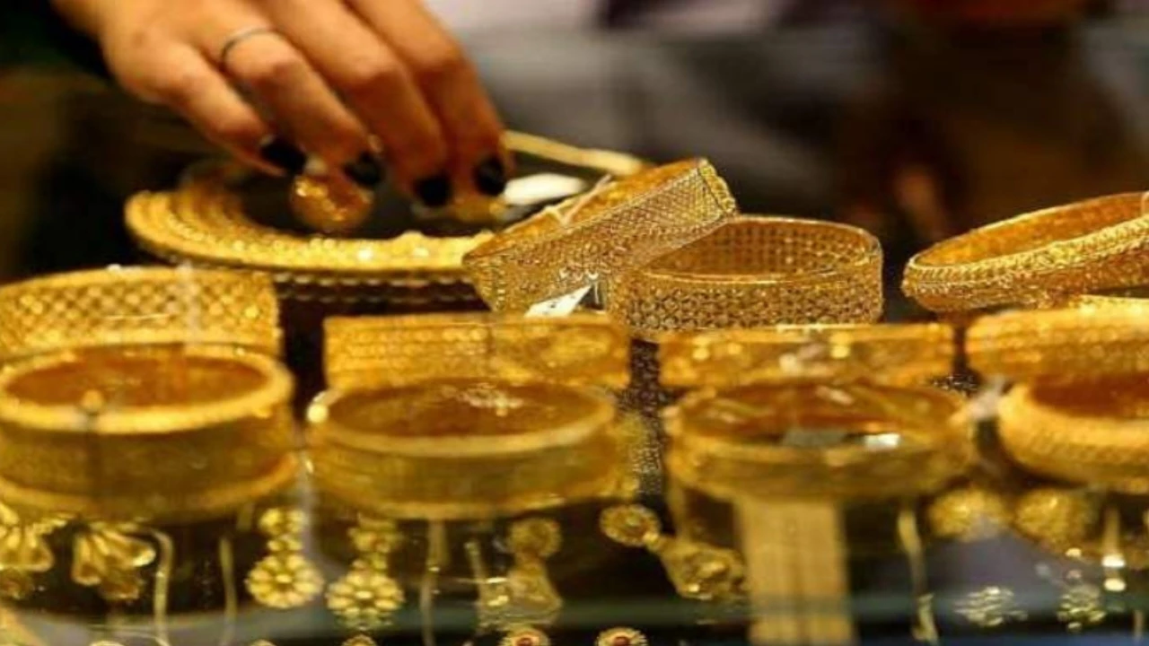 दिल्ली में सोने की कीमतों में लगातार मंदी है जारी, जानिए आज के 10 ग्राम सोने के भाव