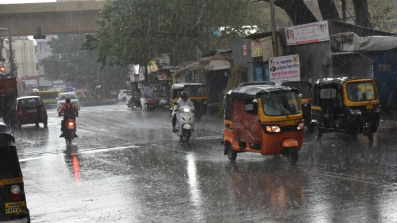 दिल्ली NCR में जारी हुआ बारिश का अलर्ट, गाजियाबाद में बूंदाबांदी के बाद सुहावना हुआ मौसम